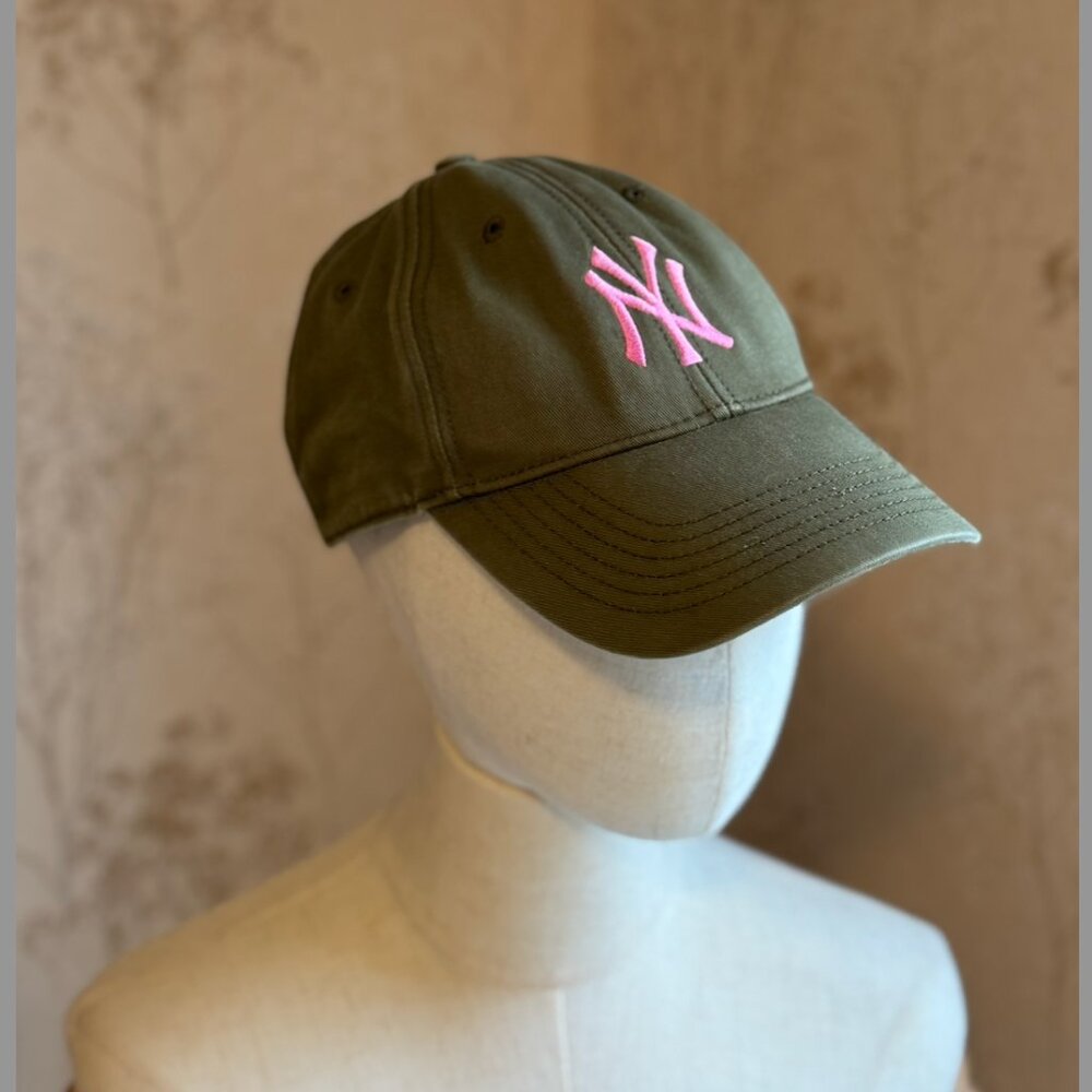 New York Yankees Clean up hat in moss green with pink - Picture 15 of 16